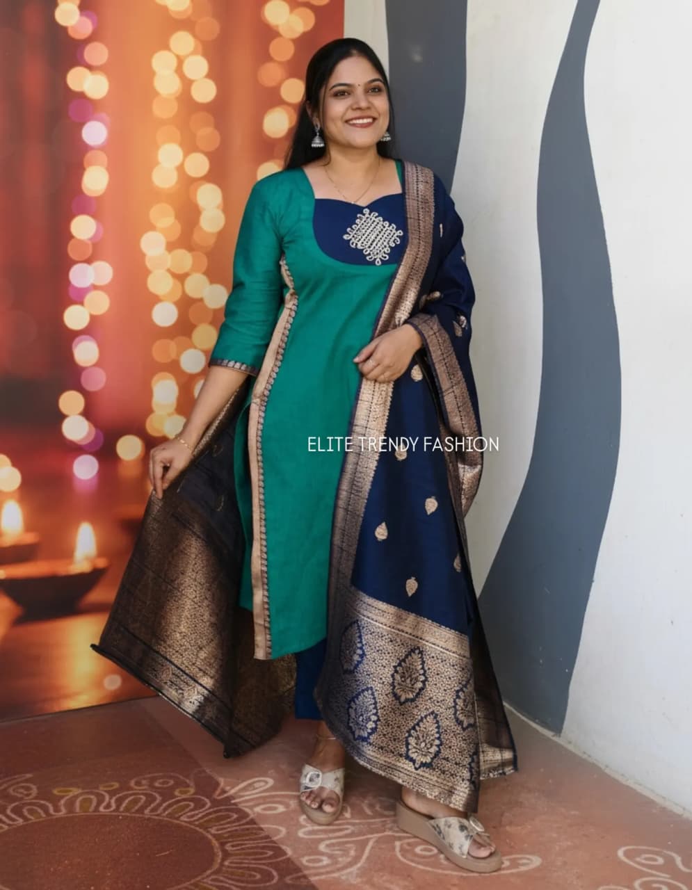 PCQ025 - Kolam navy queen set